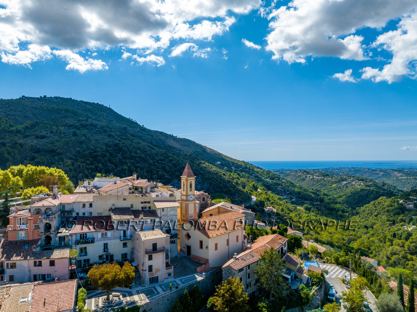 France, Alpes-Maritimes (06) Aspremont, located 554 meters above sea level, above the gorges that close the valley above Nice, which is 13 km away.
