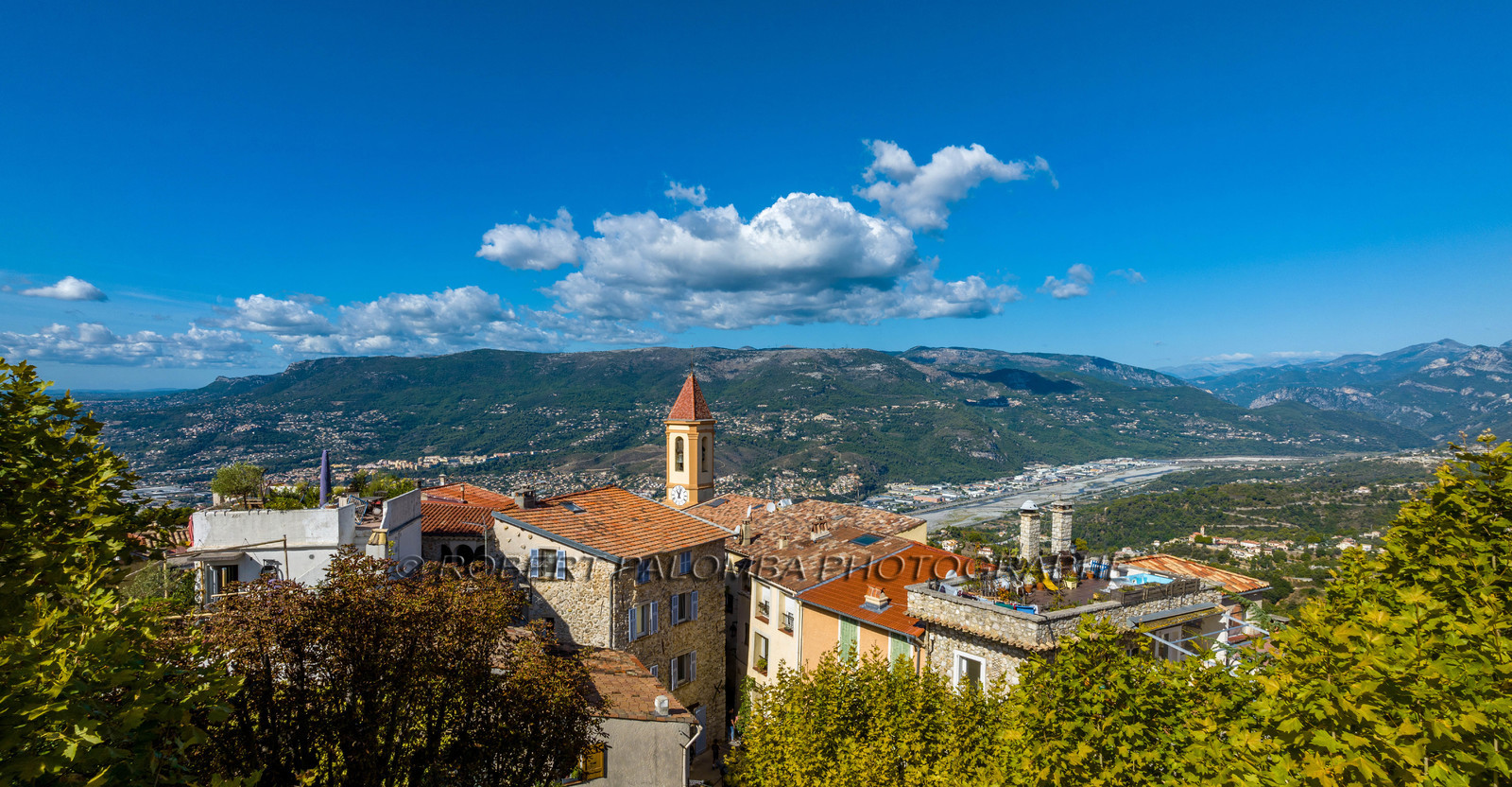 France, Alpes-Maritimes (06) Aspremont, located 554 meters above sea level, above the gorges that close the valley above Nice, which is 13 km away.