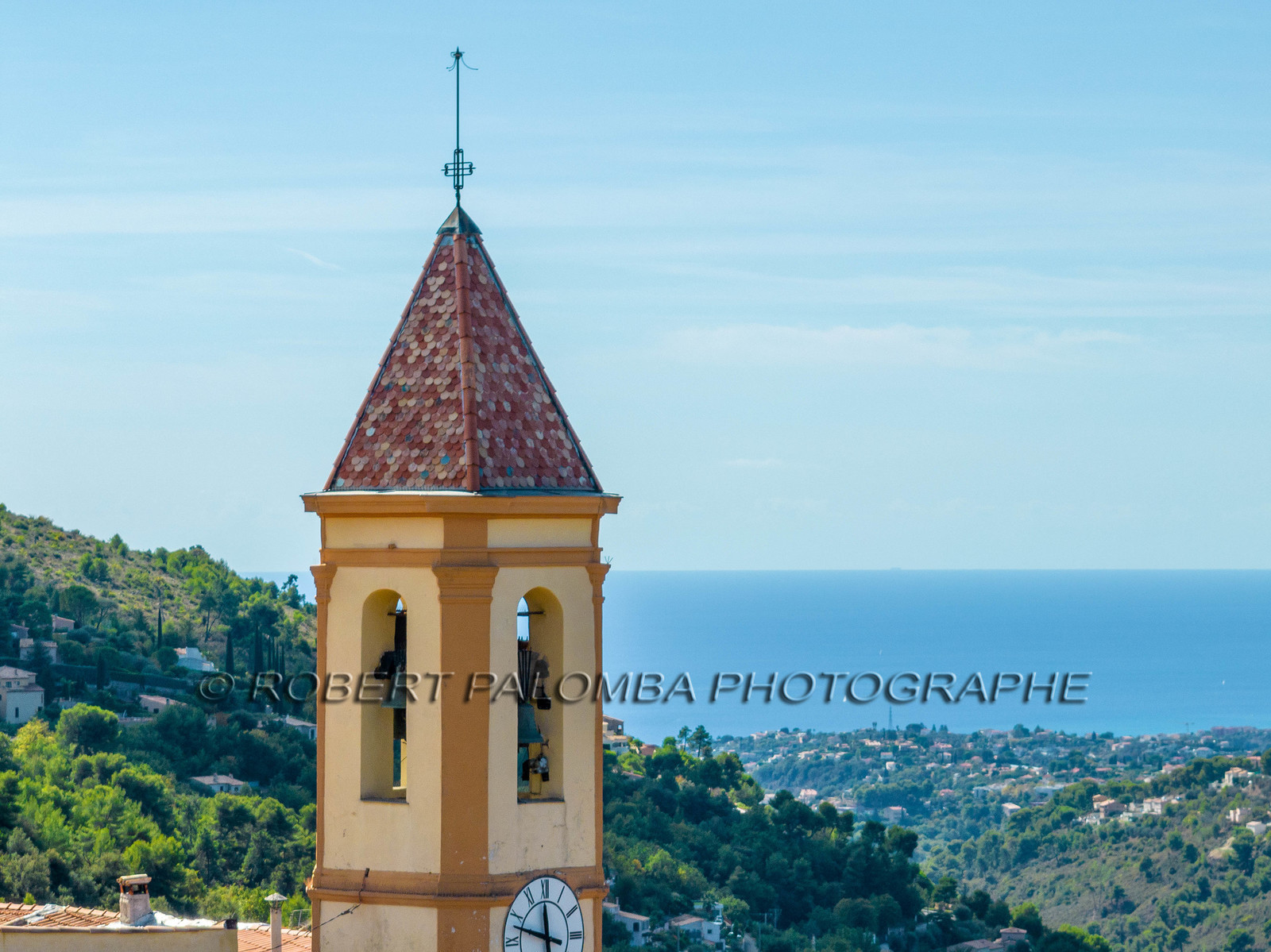 France, Alpes-Maritimes (06) Aspremont, located 554 meters above sea level, above the gorges that close the valley above Nice, which is 13 km away.