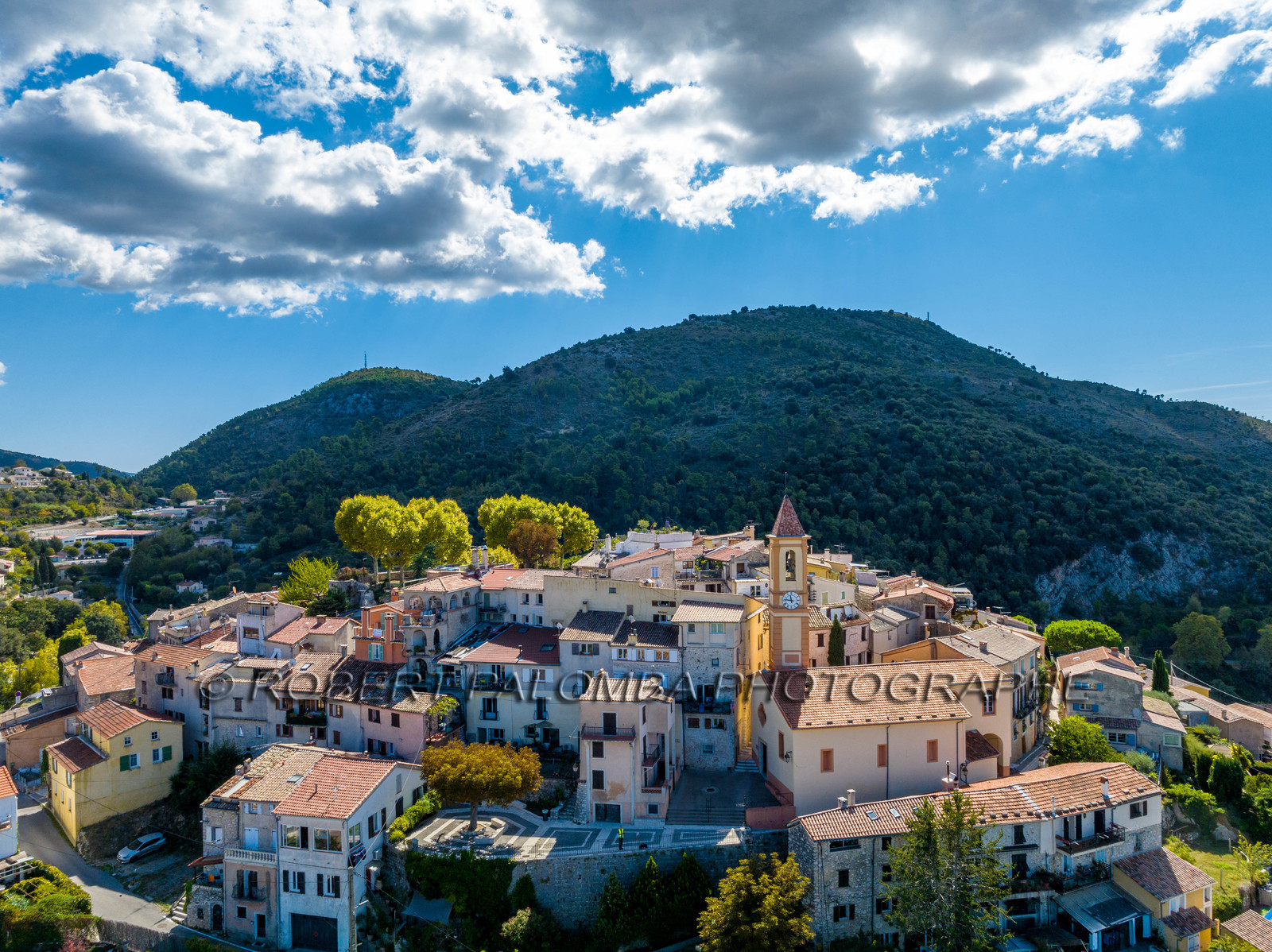 France, Alpes-Maritimes (06) Aspremont, located 554 meters above sea level, above the gorges that close the valley above Nice, which is 13 km away.